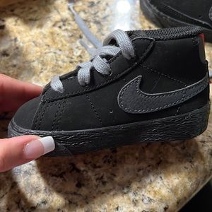 Nike black and red high top 5.5C